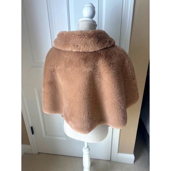 NWT La Fiorentina Faux Fur Cape Poncho Jacket with pockets Camel OS - Picture 4 of 7